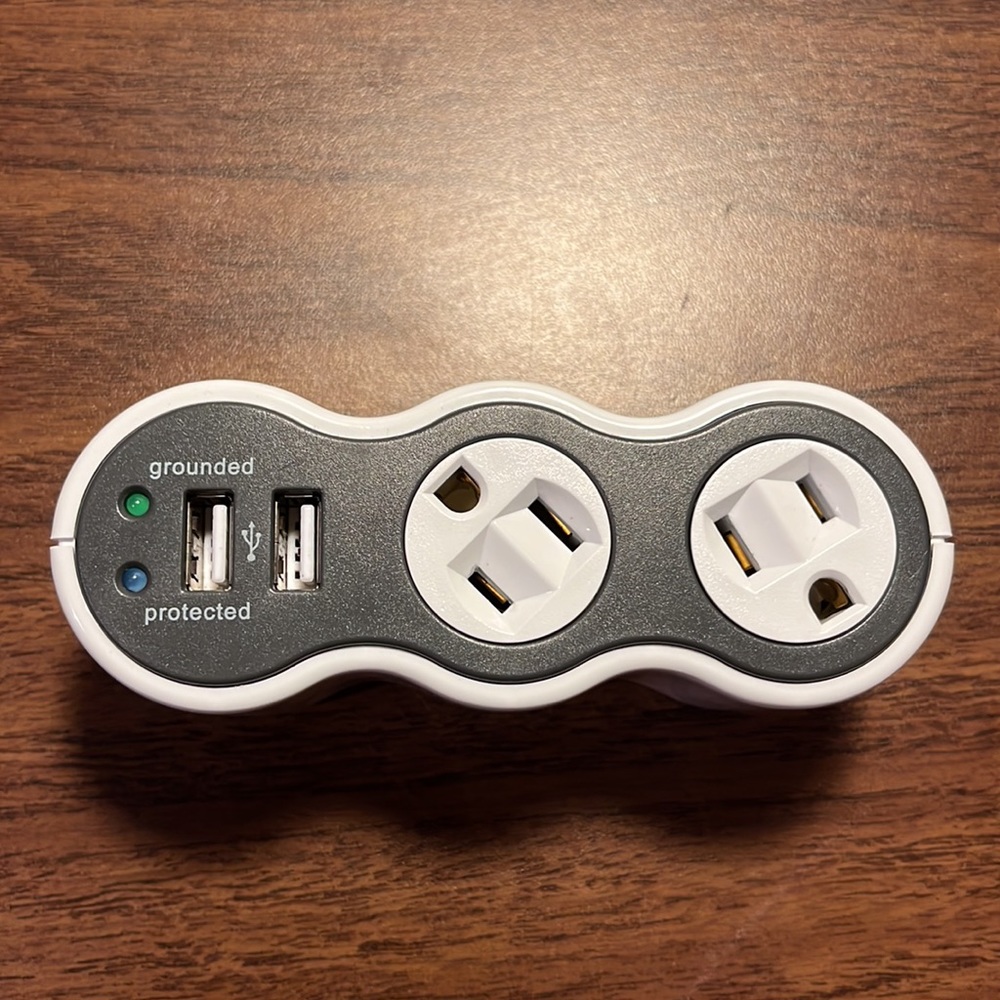 360 electrical mini surge protector 120V with 2 usb and plug outlets